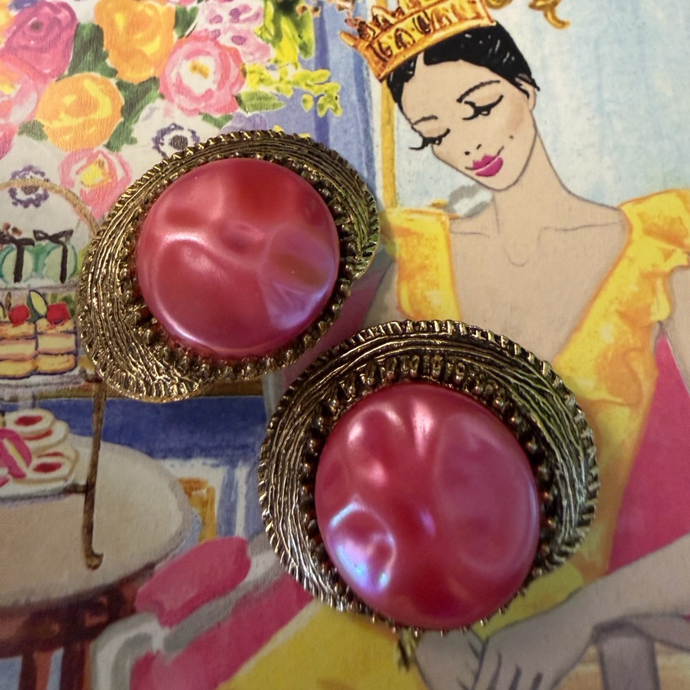 Vintage Pearlescent Pink Lucite Clip On Earrings
